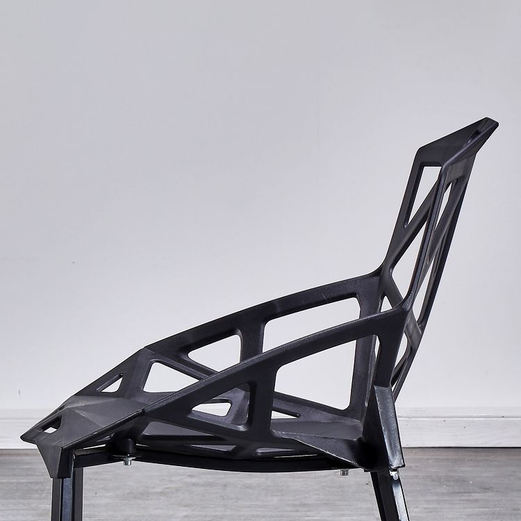 Chaise de salle à manger sans bras en plastique contemporain chaise latéral croisée pour usage à domicile