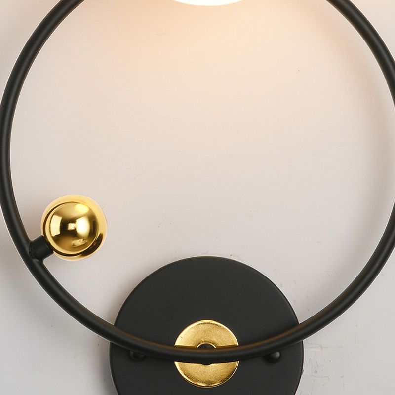 Luz de pared de noche después del minimalismo moderno de una cabeza iluminación de montaje de pared negro