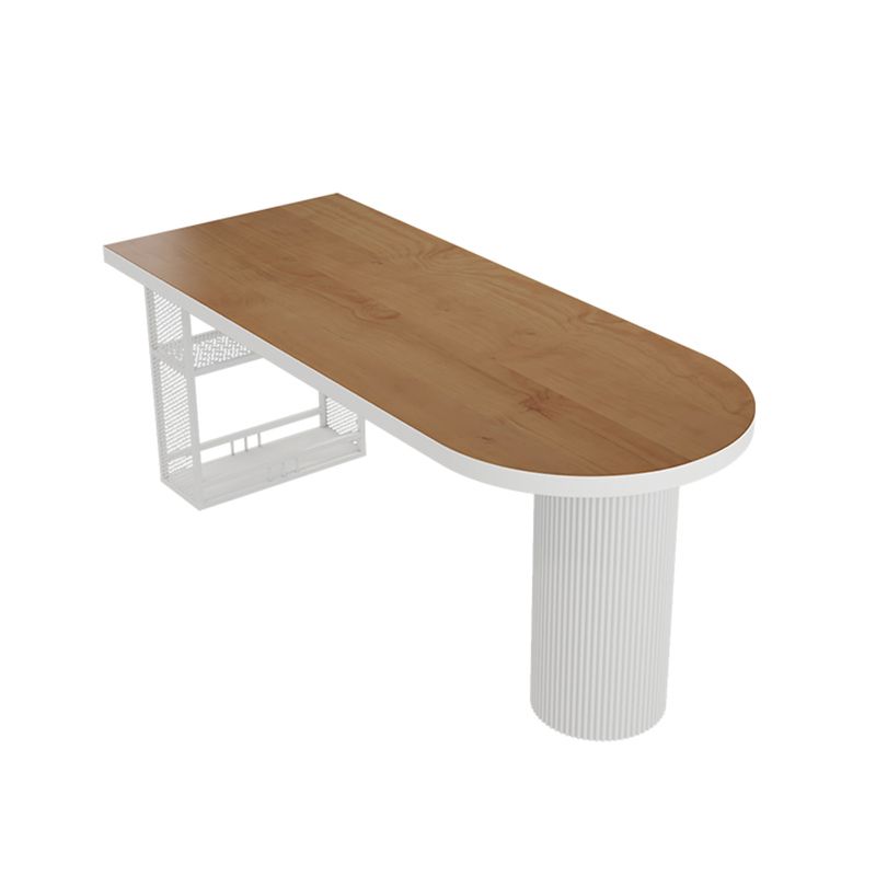 Metalen eigentijdse eettafel met vrij gevormd grenen massief houten blad