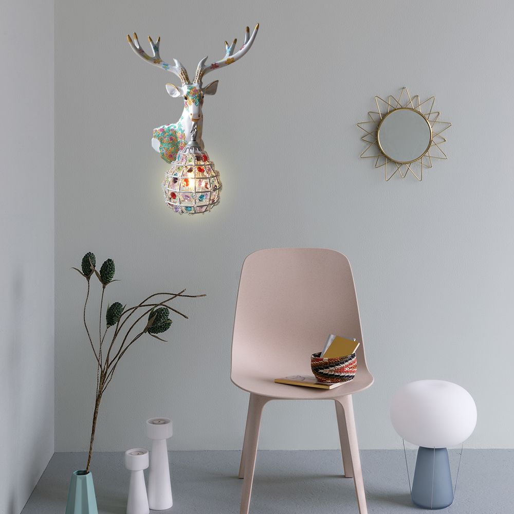 Application de cerf traditionnelle 1 Éclairage mural en résine lumineuse en noir / rose / jaune pour chambre avec une nuance de cristal de gouttelettes, droite / gauche