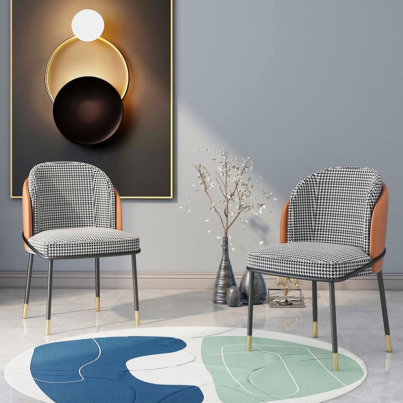 Silla de comedor de metal Glam, sillas de comedor tapizadas sin brazos para uso doméstico