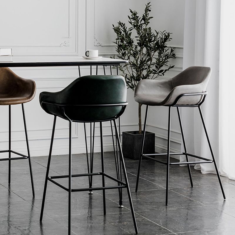 Tabouret de bar à dossier bas Bucket Tabourets de hauteur de comptoir armés en cuir