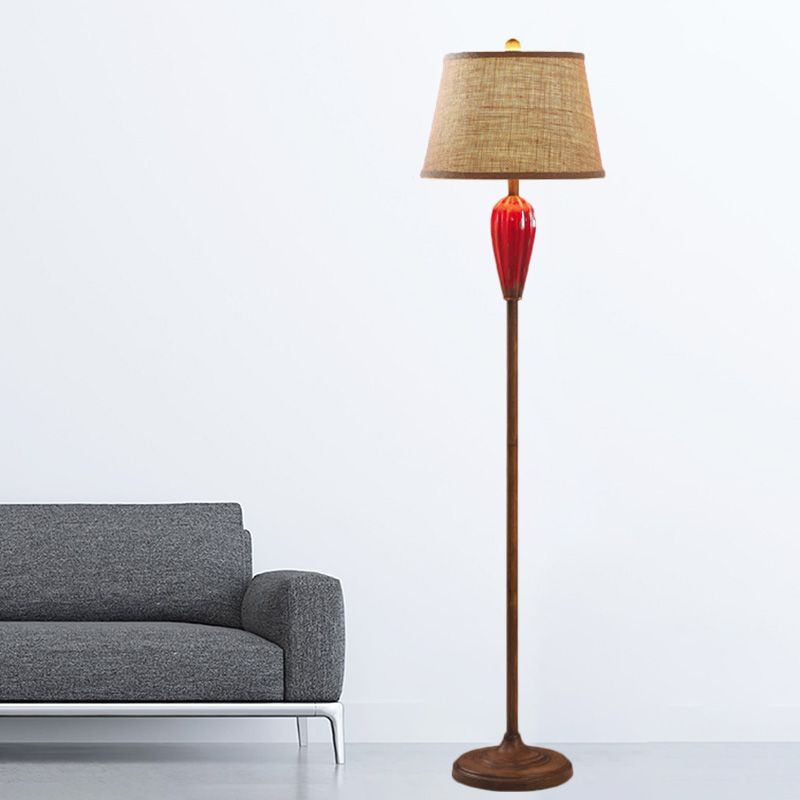 Forma de urna roja/azul luz de pie retro porcelana 1 cabezal lámpara de piso de habitación con sombra de tela cónica