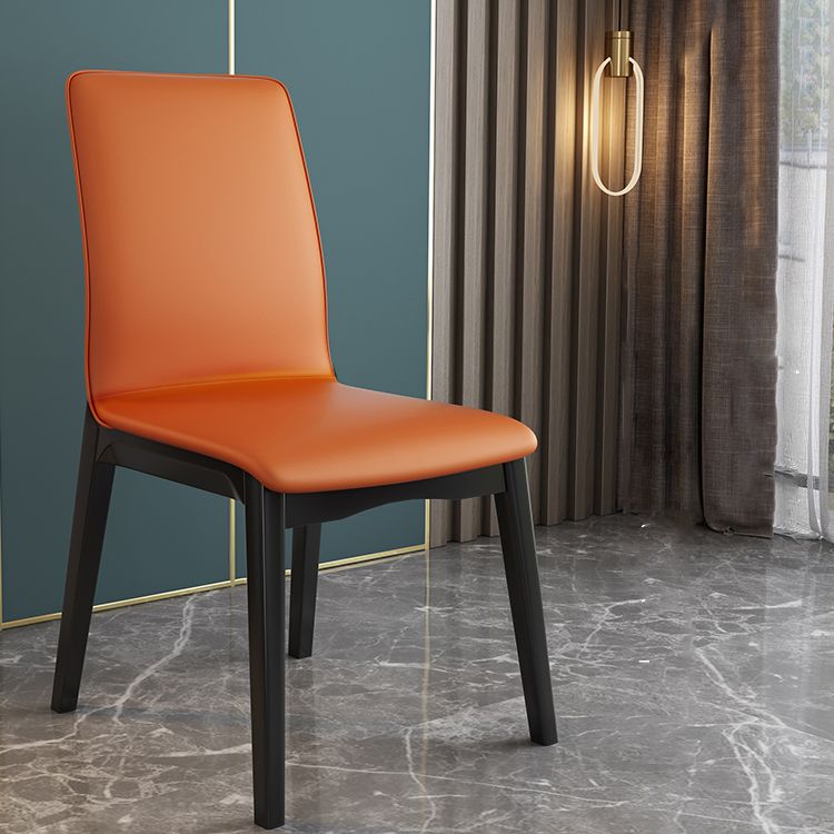 Moderne Küchenlederquadrat -Essstühle Parsons Stuhl mit Holzbeinen