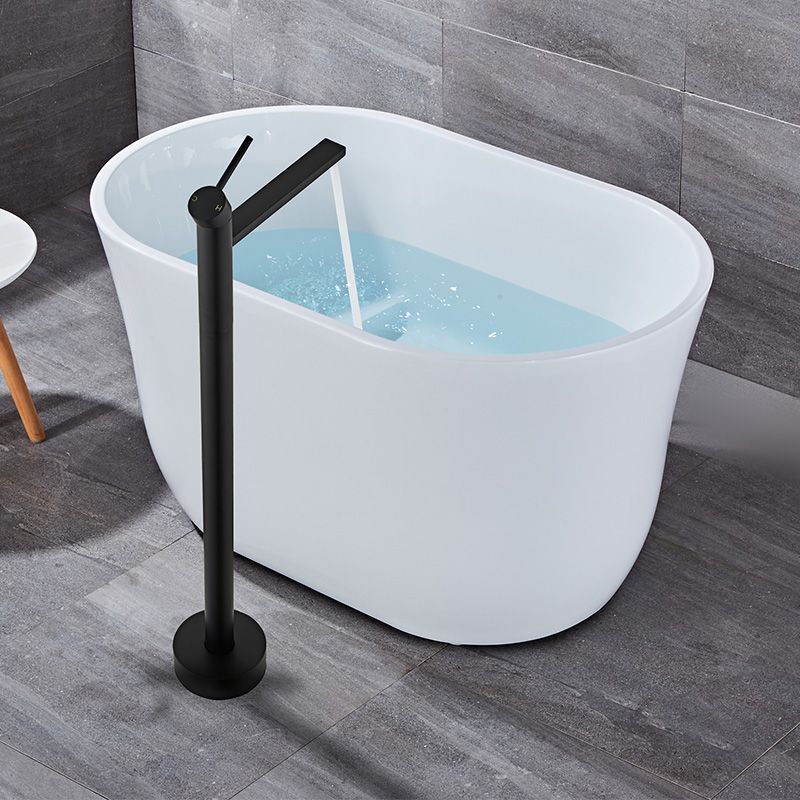 Floor Mounted Metal Freestanding Tub Filler Swivel Low Arc Freestanding Faucet