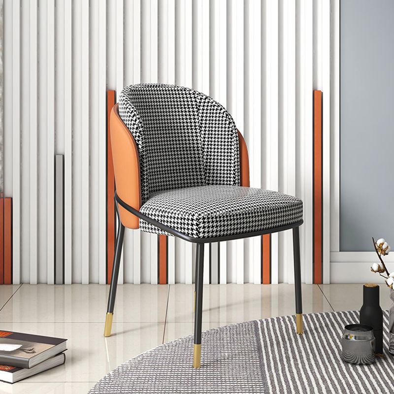 Silla de comedor de metal Glam, sillas de comedor tapizadas sin brazos para uso doméstico