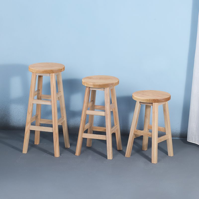 Zeitgenössische Massivholz -Barhocker -Barhocker mit Holzsitz und Fußstütze