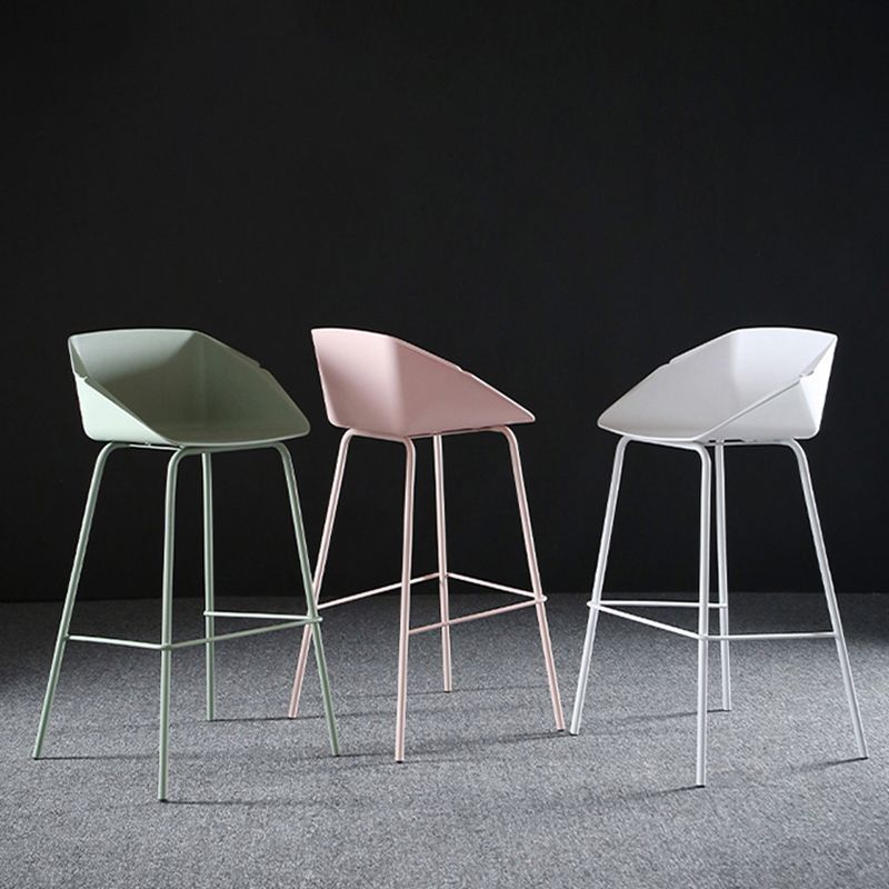 29-Zoll-Moderne Counter Bar Stool Armless Plastic Innenstuhl mit Fußstütze