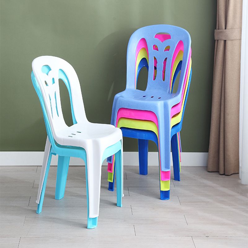 El apilamiento moderno que cena el plástico de las sillas sin brazos que cena la silla lateral para el uso en el hogar