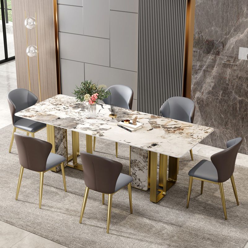 Mesa de comedor rectangular de piedra sinterizada de lujo con pedestal doble dorado