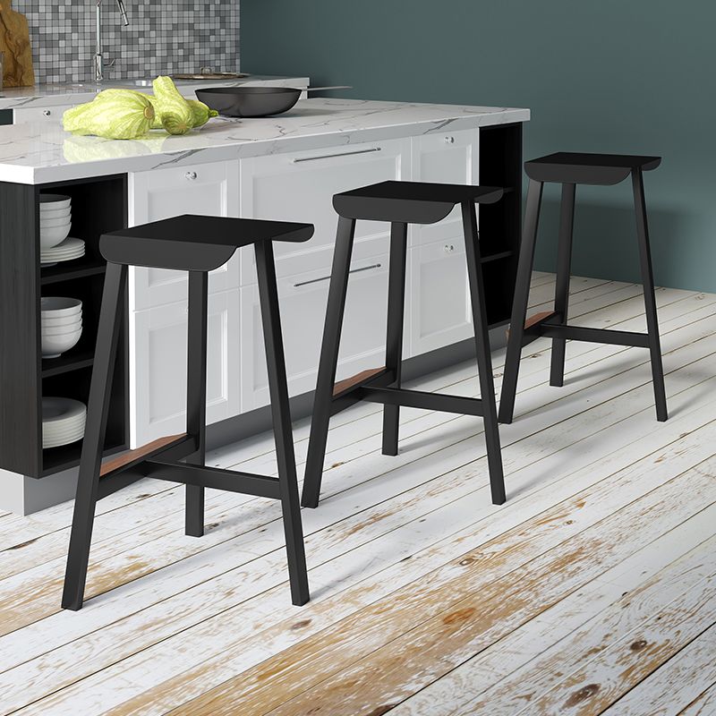 Taburete de bar simple sin respaldo de metal industrial 26" H Taburete alto interior con asiento cuadrado
