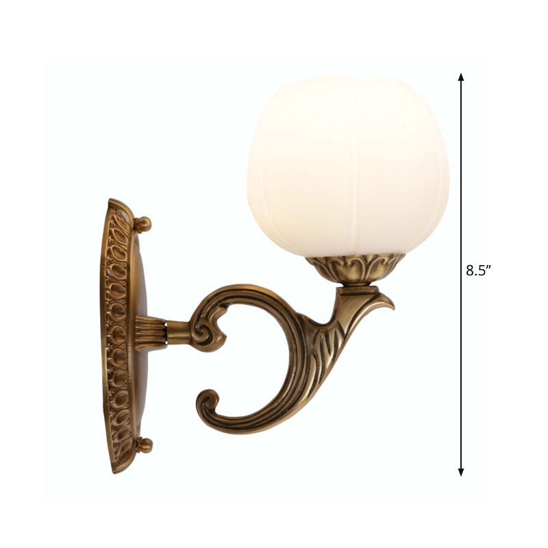 1 testa in vetro bianco montato a parete montata in ottone in ottone blossom phera hearone wall doconce