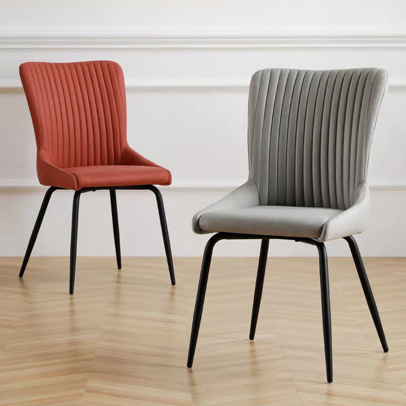 Leder-Skandinavischer Hotel-Beistellstuhl Parsons 18,5'' breiter Esszimmerstuhl mit schwarzen Beinen