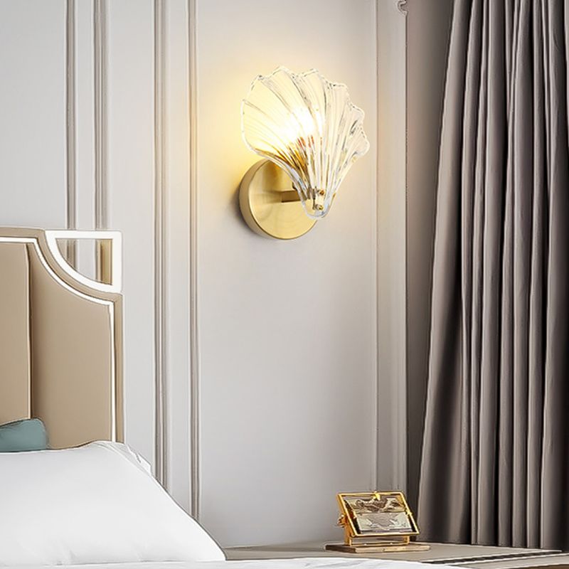 Shell Glass Shade 1 - Light Wall Sconce Metal Wall Armed Light in Clear and Gold