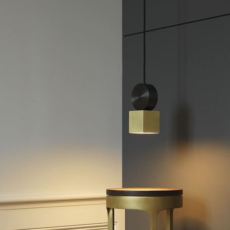 Light de plafond LED en forme géométrique Simplicité de lampe suspendue en or pour salle à manger