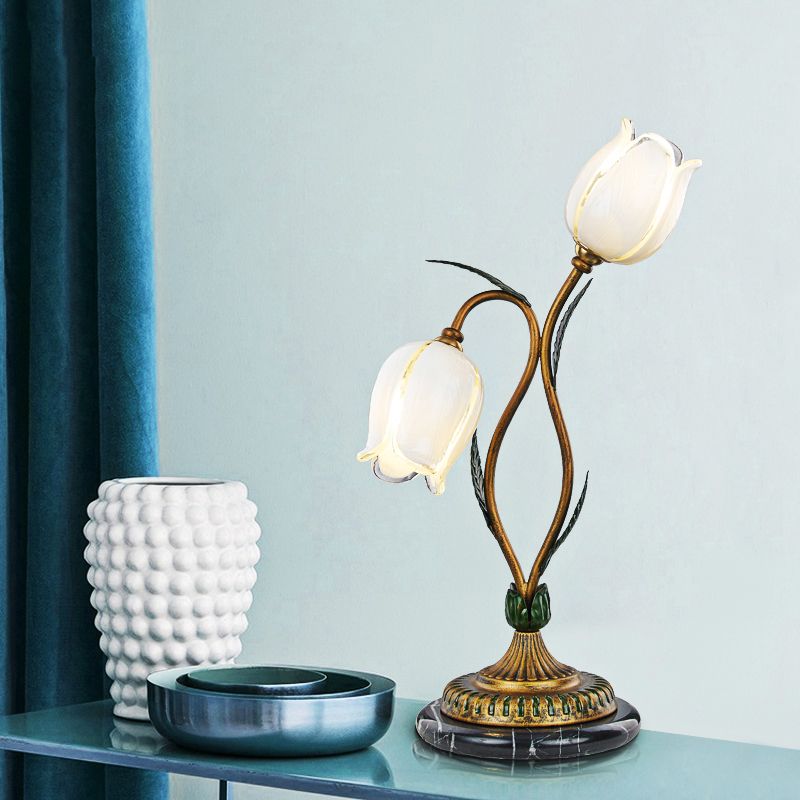 Lámpara de mesa de flor de campo 2 luces blanca/amarilla de vidrio nocturno en latón para sala de estar