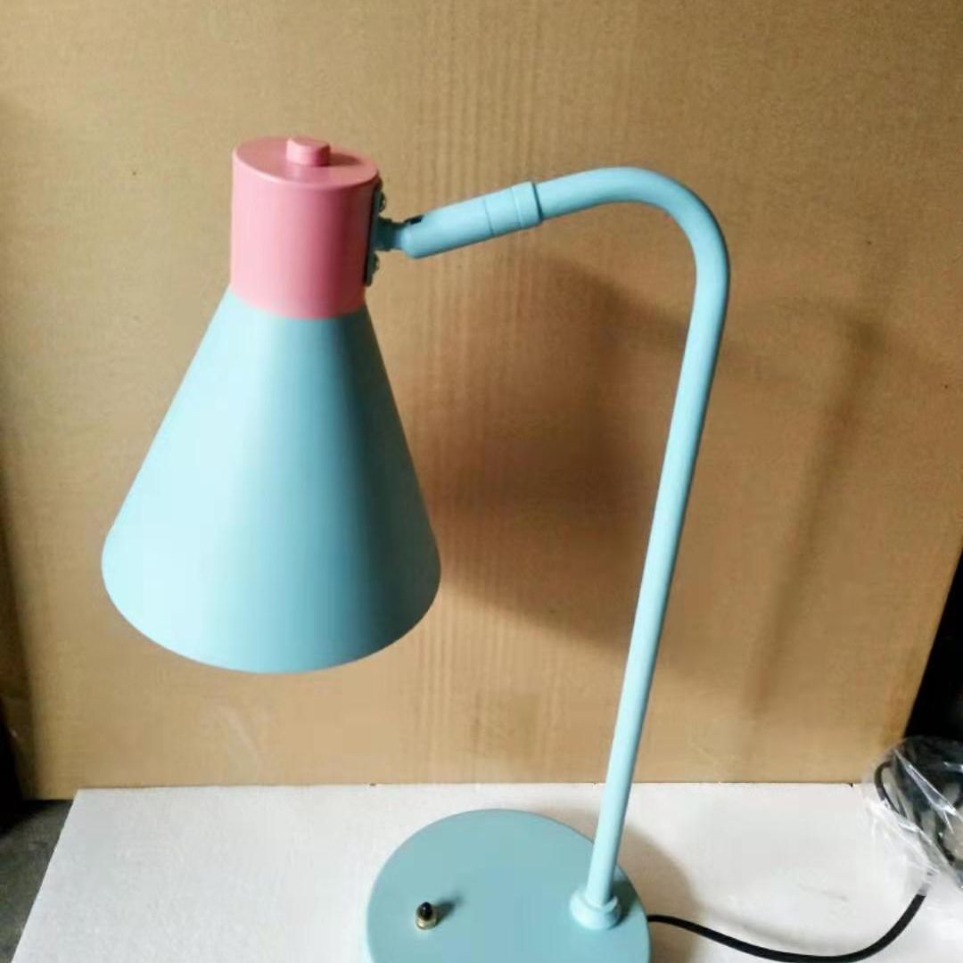 Macinoso de tono de cono giratoria de metal Luz Macaron 1 Cabeza de color azul claro y rosa Luz de estudio