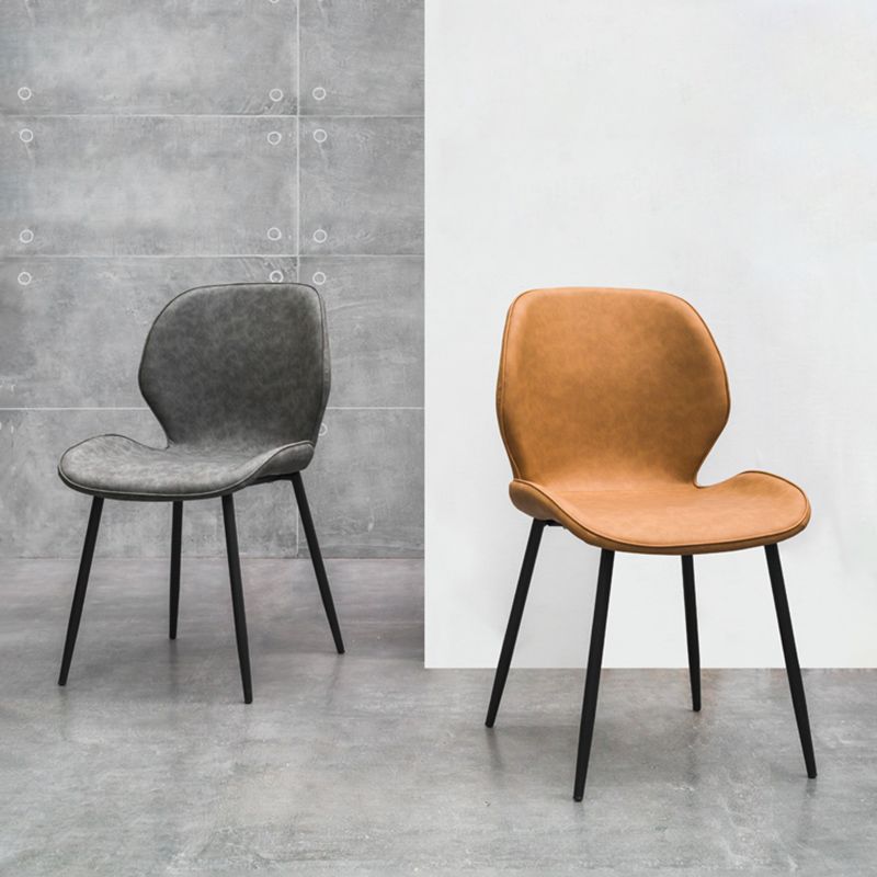 Chaise d'appoint de restaurant scandinave en cuir PU, chaise de salle à manger finition mate Parsons