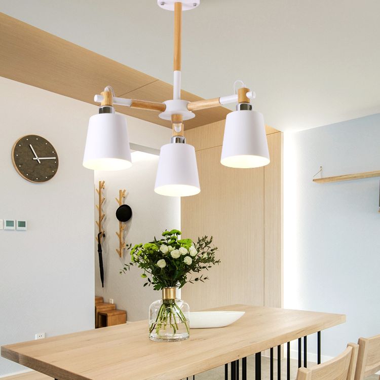 Radialer hölzerner Kronleuchter nordischer Pendelleuchte mit sich verjüngter Metallschatten