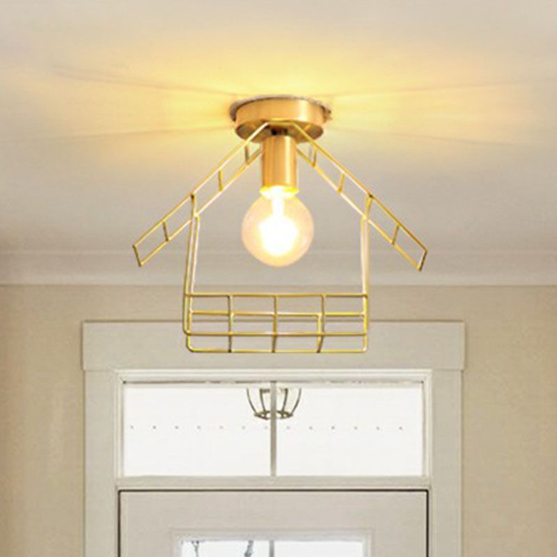 Metallic huisvormige semi -spoellicht eenvoud