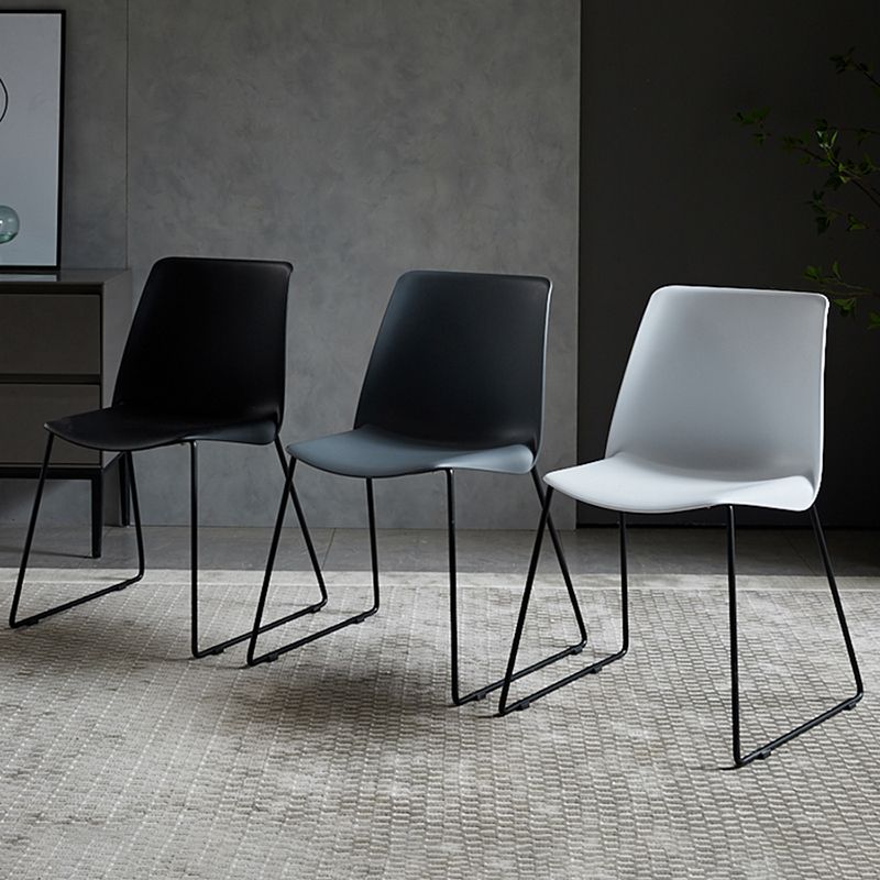 Silla de comedor sin brazo de plástico de estilo industrial
