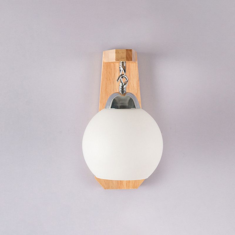 Luz de pared de globo de vidrio de leche con lámpara de pared contemporánea de bombilla de madera en blanco para dormitorio