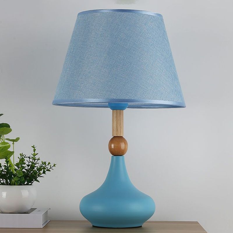 Éclairage de tâche en baril Tissu macaron 1 tête gris / rose / bleu table de table de nuit avec base de vase métallique