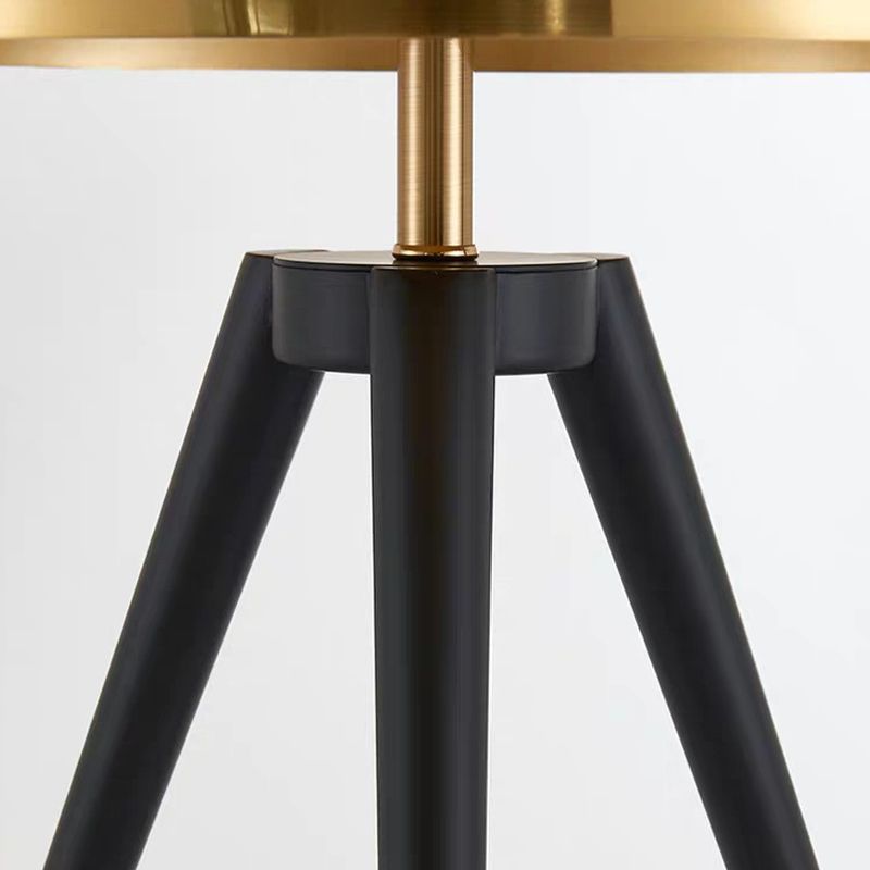 Gold Semi-Circle Table Lamp in Modern Luxury Style Electroplate Aluminium Desk Lamp for Bedroom