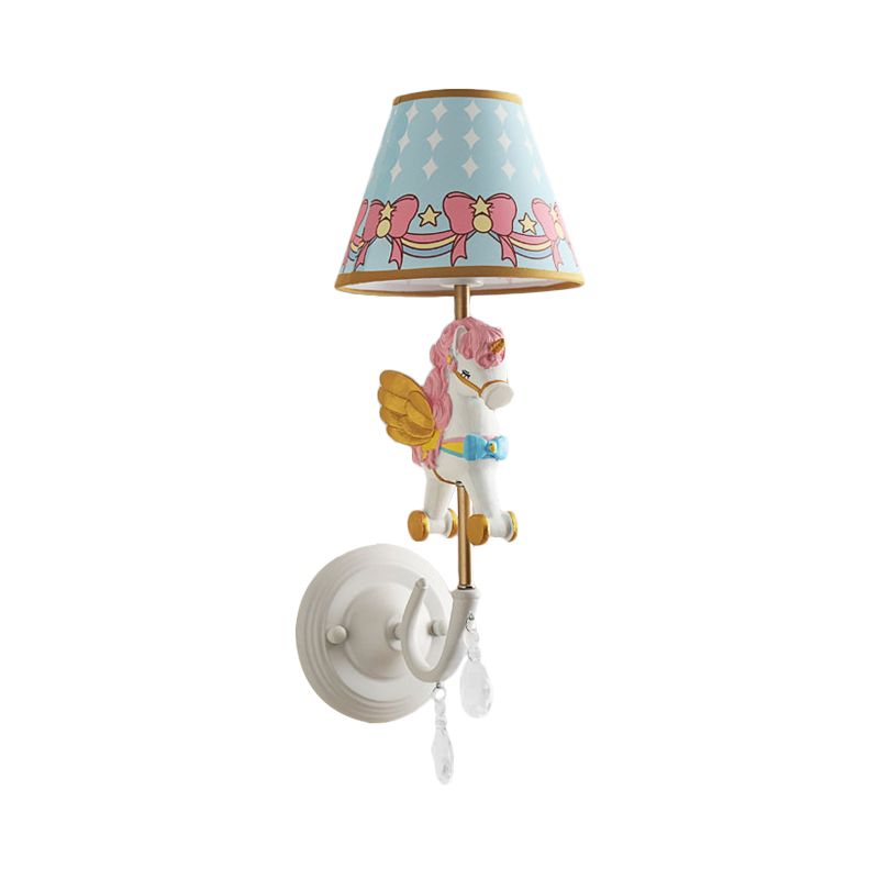 Cartoon kegel wandlamp met een eenhoorndecoratie 1 hoofdhars sconce licht in geel en blauw/geel en roze/geel en rood/geel en wit voor meisjes slaapkamer