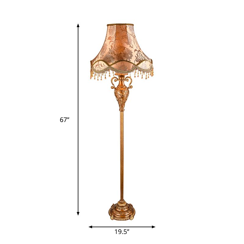 Lámpara de pie de 1 bulbo de pie de estilo rural Luz de piso de tela cónica de sombra en oro con diseño en cascada