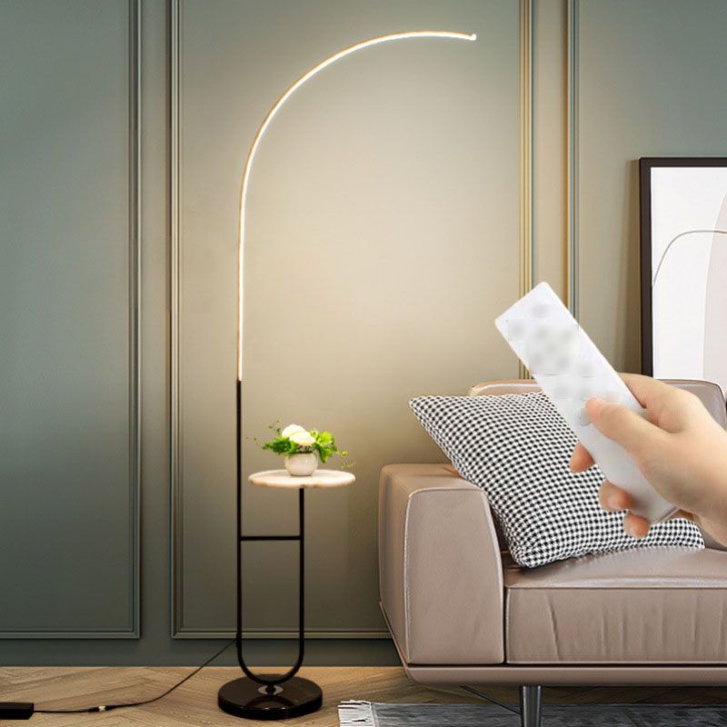 Lampade per pavimenti lineari in metallo Modern Style 1 Lampade a standard di luce in nero