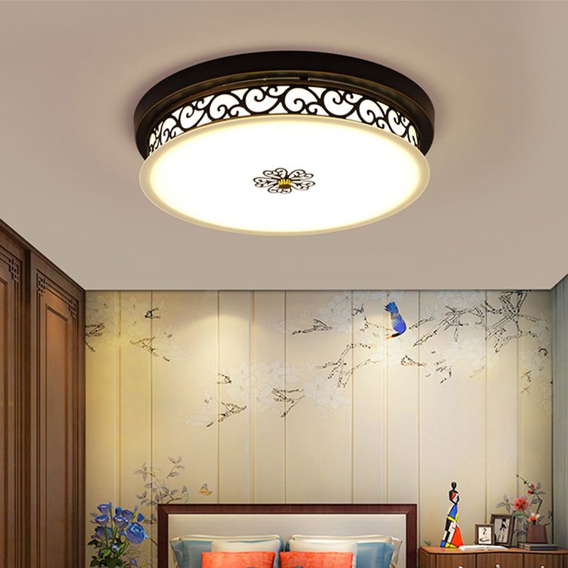 Modern Metal Ceiling Light Circle Shape LED Flush Mount with Glass Shade for Living Room