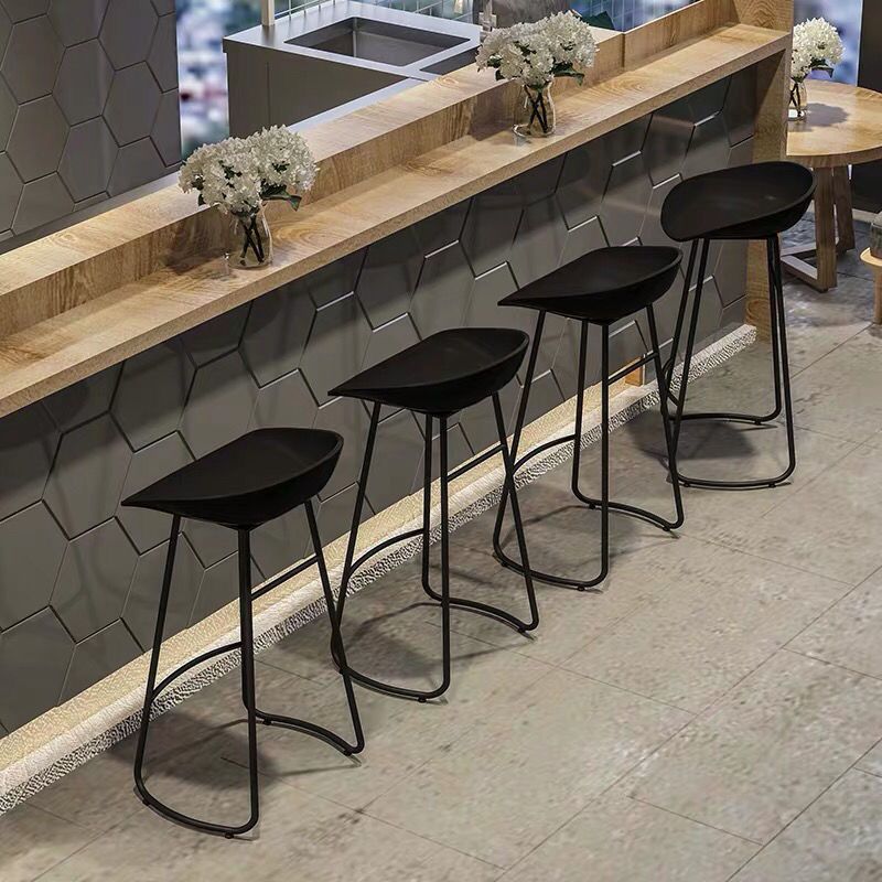 Barhocker im skandinavischen Stil, Eisenbeine, Schalensitz, einzelner Thekenhocker für die Küchenbar