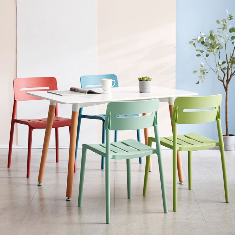 Chaises de salle à manger en plastique de style moderne, chaise latérale empilable à dossier ouvert pour la cuisine