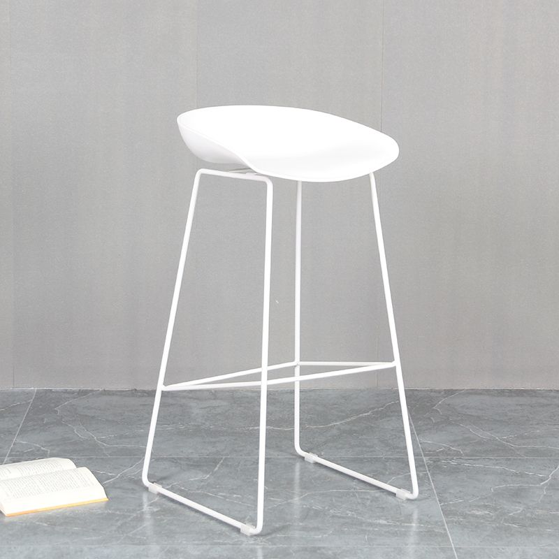 Scandinavian Plastic Bar Stools Footrest Indoor Counter Stool with Metal Legs
