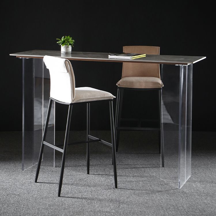 Taburete de bar moderno tapizado con respaldo sin brazos y base de metal