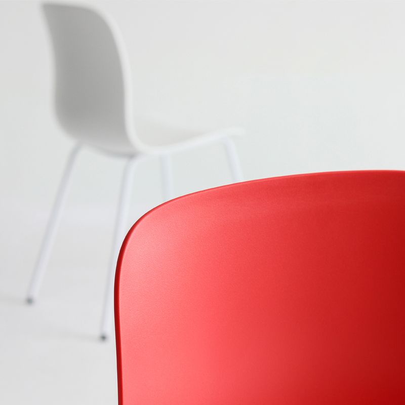 La salle à manger en plastique contemporaine préside des chaises de salle à manger en métal sans bras pour un usage domestique