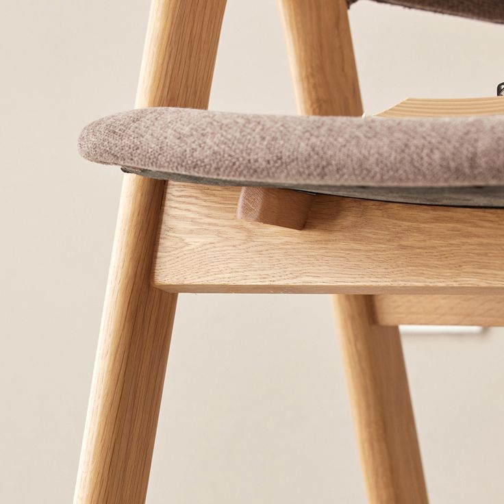 Chaise de salle à manger latérale contemporaine en bois massif, chaise d'appoint à dossier ouvert pour usage domestique