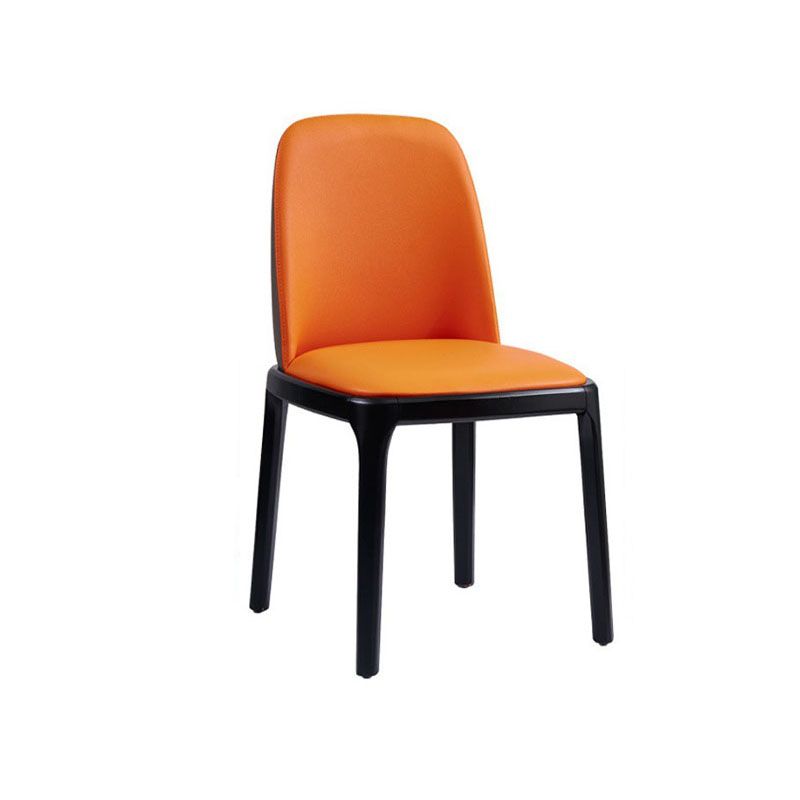 Silla de comedor contemporánea sin brazos Silla Parsons curvada de cuero con acabado mate
