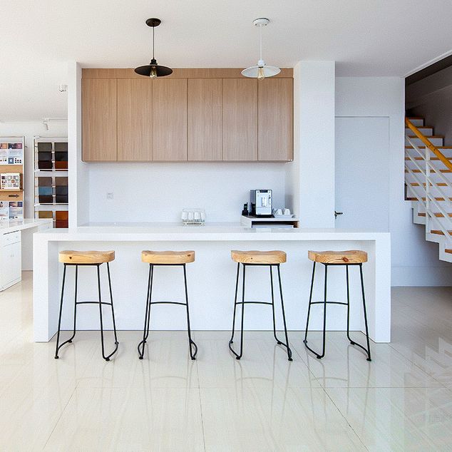 Saddle Seat Armless Bar Stool Modern Backless Bar Chair with Metal Footrest