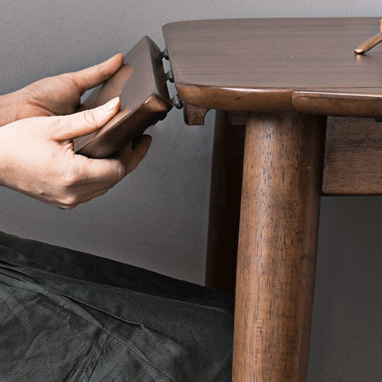 Uitbreidbare ronde eettafel in bruine moderne verstelbare rubberen houten tafel met 4 poten