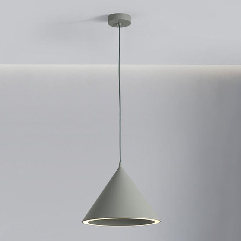 Forme de cône en métal Lumières suspendues modernes Macaron style 1 pendentif lumineux Light pour salle à manger