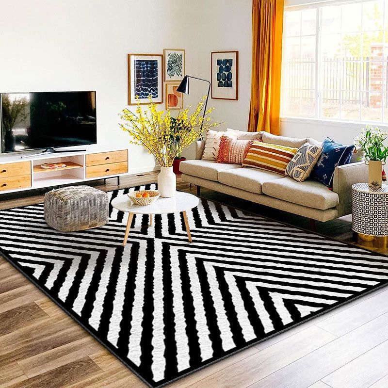 Tapis de tapis simple noir en polyester tapis à rayures Tapis résistant aux taches pour la décoration intérieure