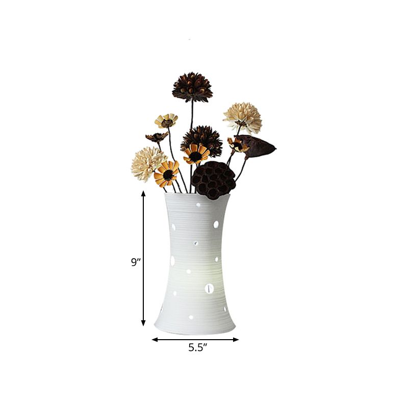 5,5 "/7" W Keramik weiße Nachttisch Leichte Vase LED Pastoral Night Tischlampe mit getrocknetem Blütendekoration