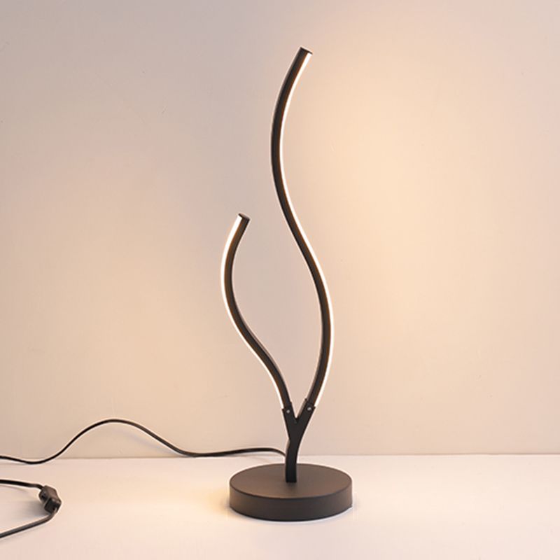 Lampade da tavolo lineari lampade da tavolo da notte in metallo contemporaneo con tonalità acrilica per sala da studio