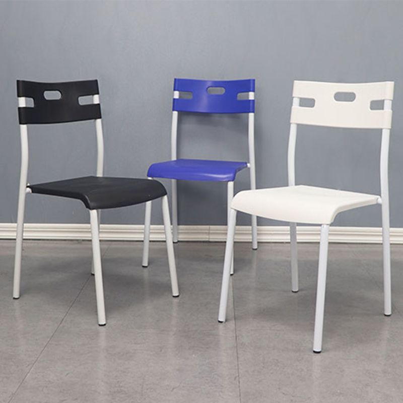 Chaises de salle à manger en plastique contemporaines, chaise sans bras latérale à dossier ouvert pour usage au restaurant