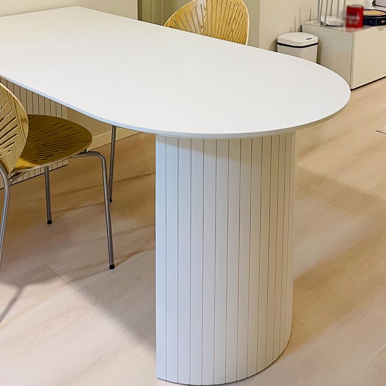 Eigentijdse huis dennen vaste houten eettafel vrije vorm tafel met dubbele voetstukbasis