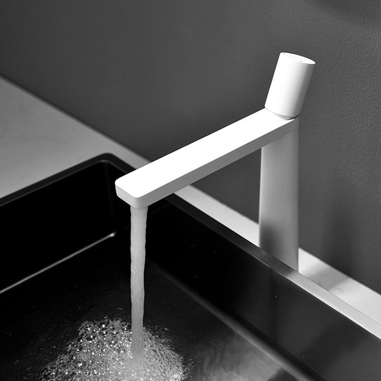 Knob Handle Square Sink Faucet Brass Bathroom Sink Faucet with 1 Hole