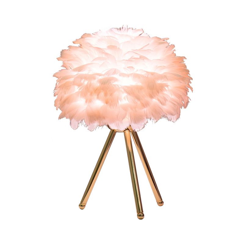 Lampada da comodino Bloom Lampada da tavolo singola bianca/rosa con piuma nordica con treppiede bianco/oro per camera da letto