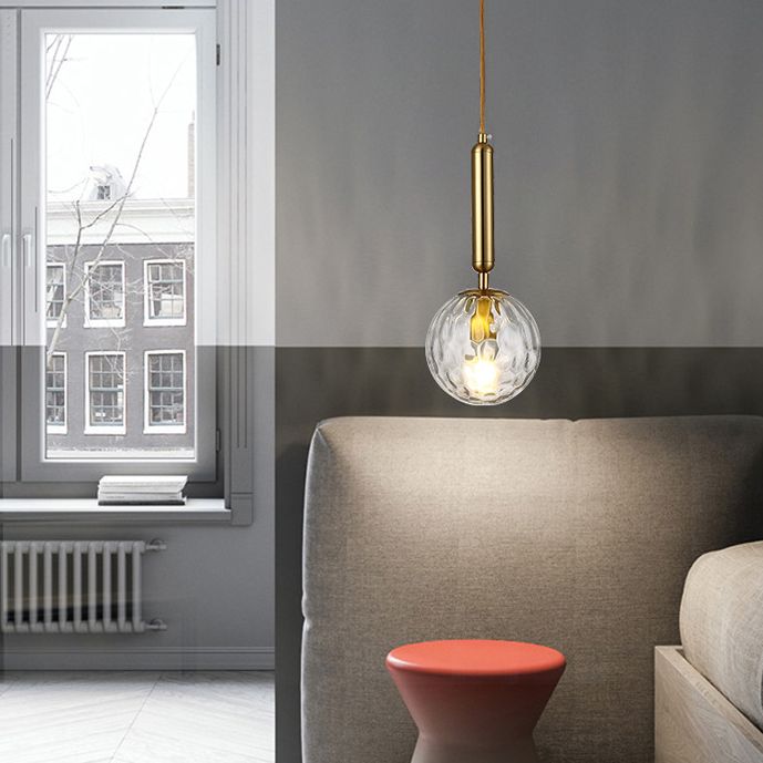 Mitte des Jahrhunderts sphärisch hängende helle leichte, kräuselte Glas 1-Licht-Tropfenanhänger für Wohnzimmer
